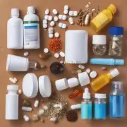 哪些药物或保健品含有天然成分可作为辅助治疗方法？