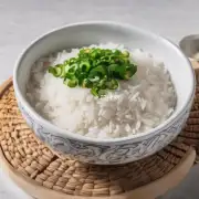一个大锅里的热水里面有什么东西可以煮成白米饭呢?