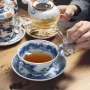 如何在茶中加入水以调和味道?